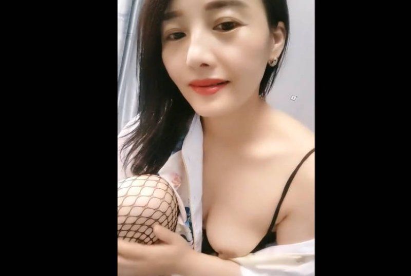 【鮑魚噴水妹】騷少婦愛深喉騷逼狂操_1